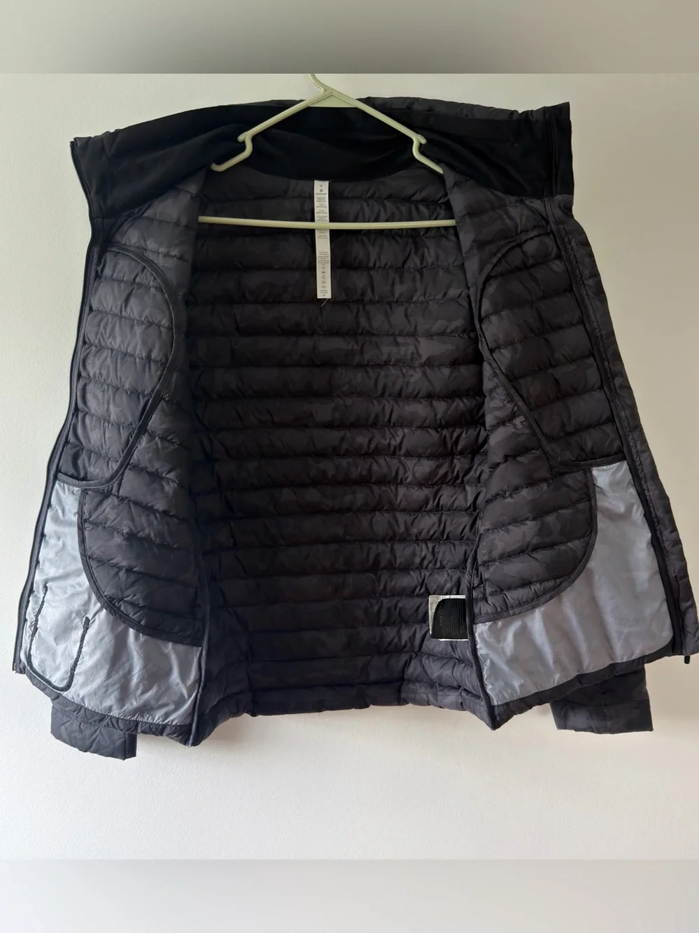 lululemon Pack It Down Puffer Jacket  Goose Down  Camo  W4B7AS Size 8 *No Hood